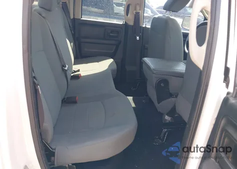 2017 Ram 1500 Express 4X2 6'4 Box из США, поврежденный, VIN 1C6RR6FG6HS514575